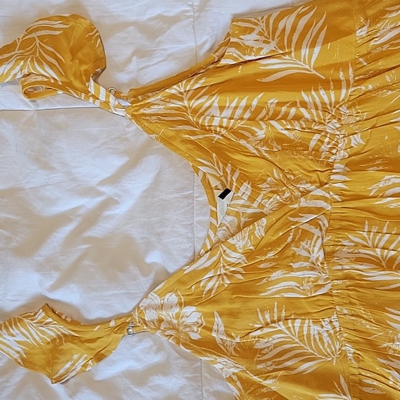 Roxy womens Mineral Yellow Floral Ruffle strap blouse size large - Picture 12 of 12